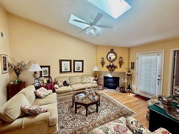 4th image of 1424 Amanda Park Ln