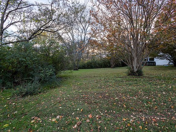 5th image of 347 Dade Dr