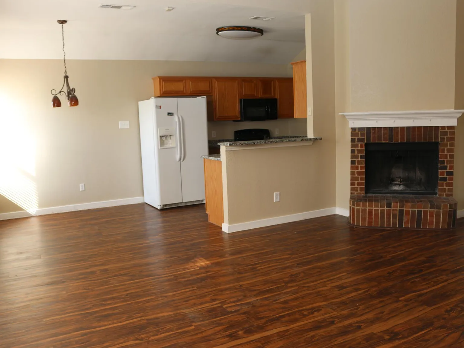 3 bed, 1270 sqft, $1,850 — Photo 2