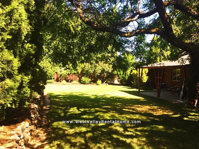 Fantastic trees provide shade to enjoy the many warm days in Yakima.