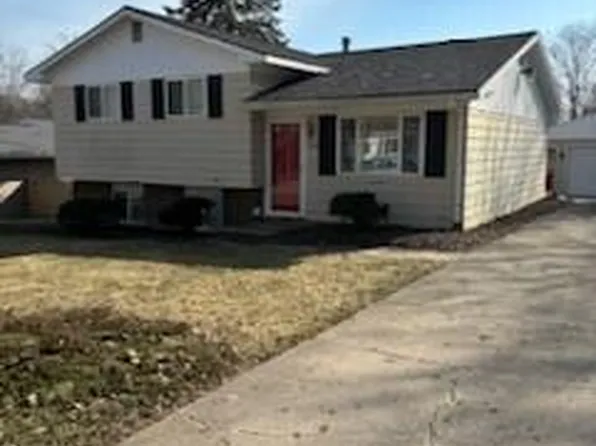 1136 Walwood Dr NE, Grand Rapids, MI 49505