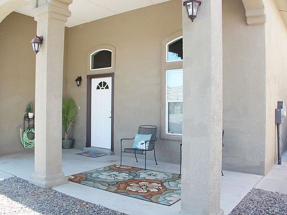 Front door/Front Porch