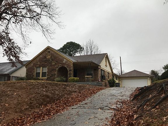 3rd image of 744 E McKellar Ave