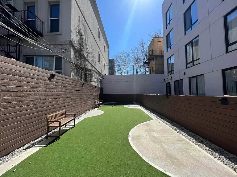 366 Leonard St #1B — Photo 8