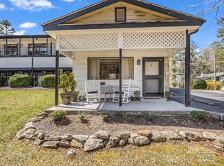 140 Old Mill Rd, Flat Rock, NC 28731