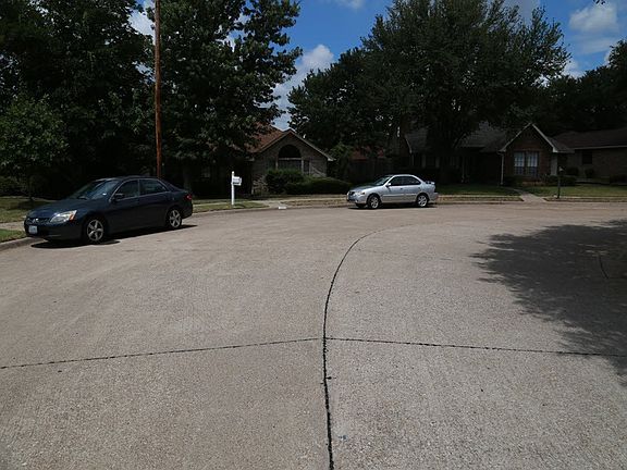 5th image of 809 Red Oak Dr