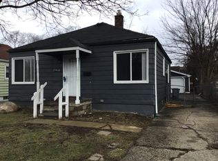 19453 Roscommon St, Harper Woods, MI