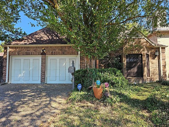 2nd image of 1919 Mosa Creek Ct