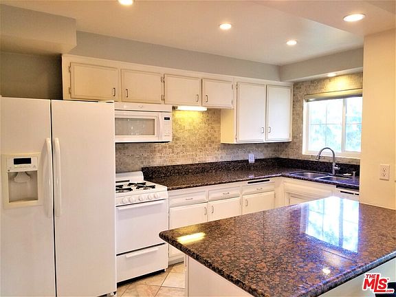 3rd image of 304 N Van Ness Ave #5