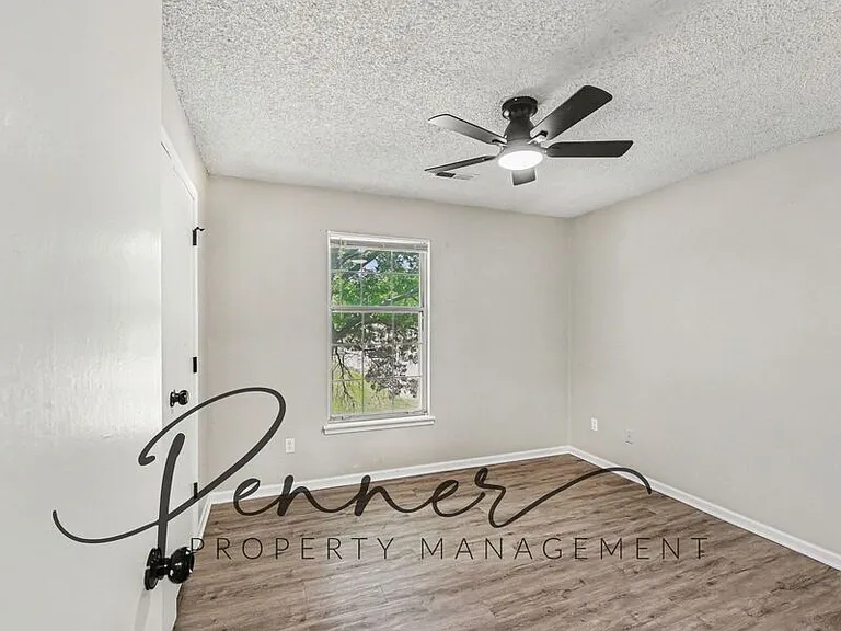 1310 Valley Woods Ct #C — Photo 5