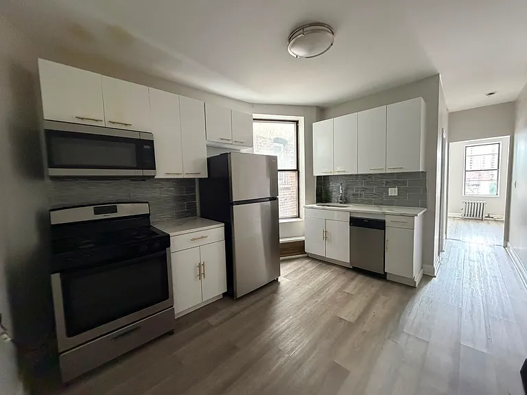 330 50th St #A54 — Photo 1