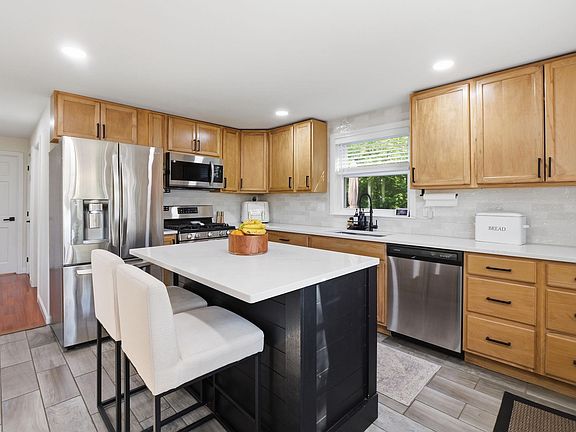 3rd image of 79 Holmes Drive