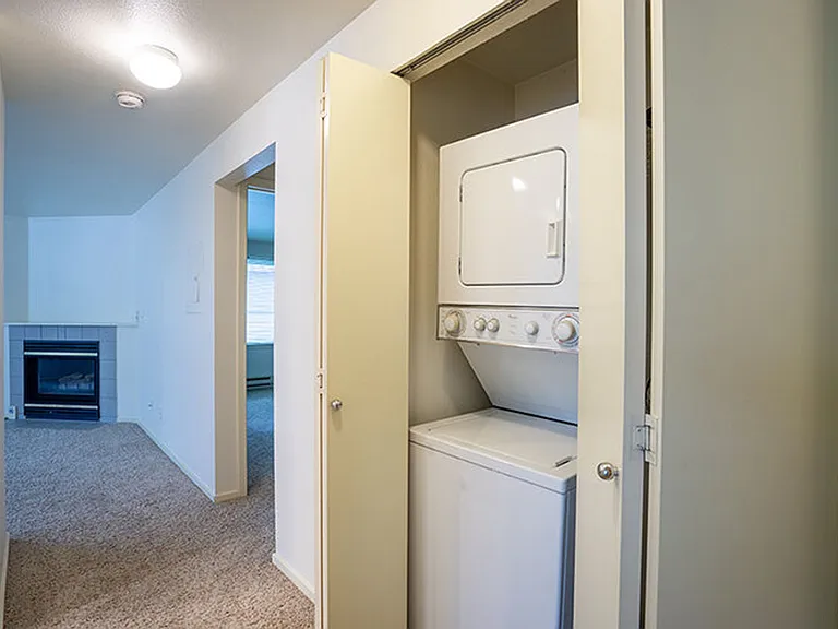 6th Ave Apartments — Photo 26