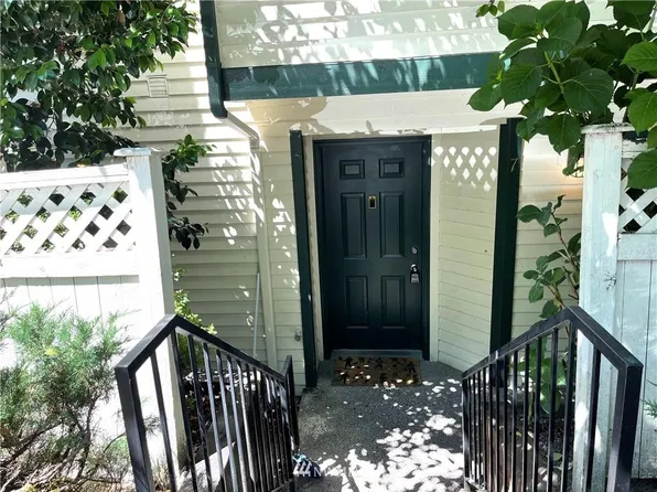 4254 129th Pl SE APT 11, Bellevue, WA 98006