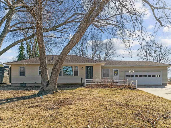 3412 Midway Dr, Waterloo, IA 50701
