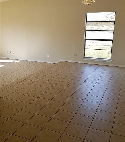 4709 Woodfield Dr — Photo 3
