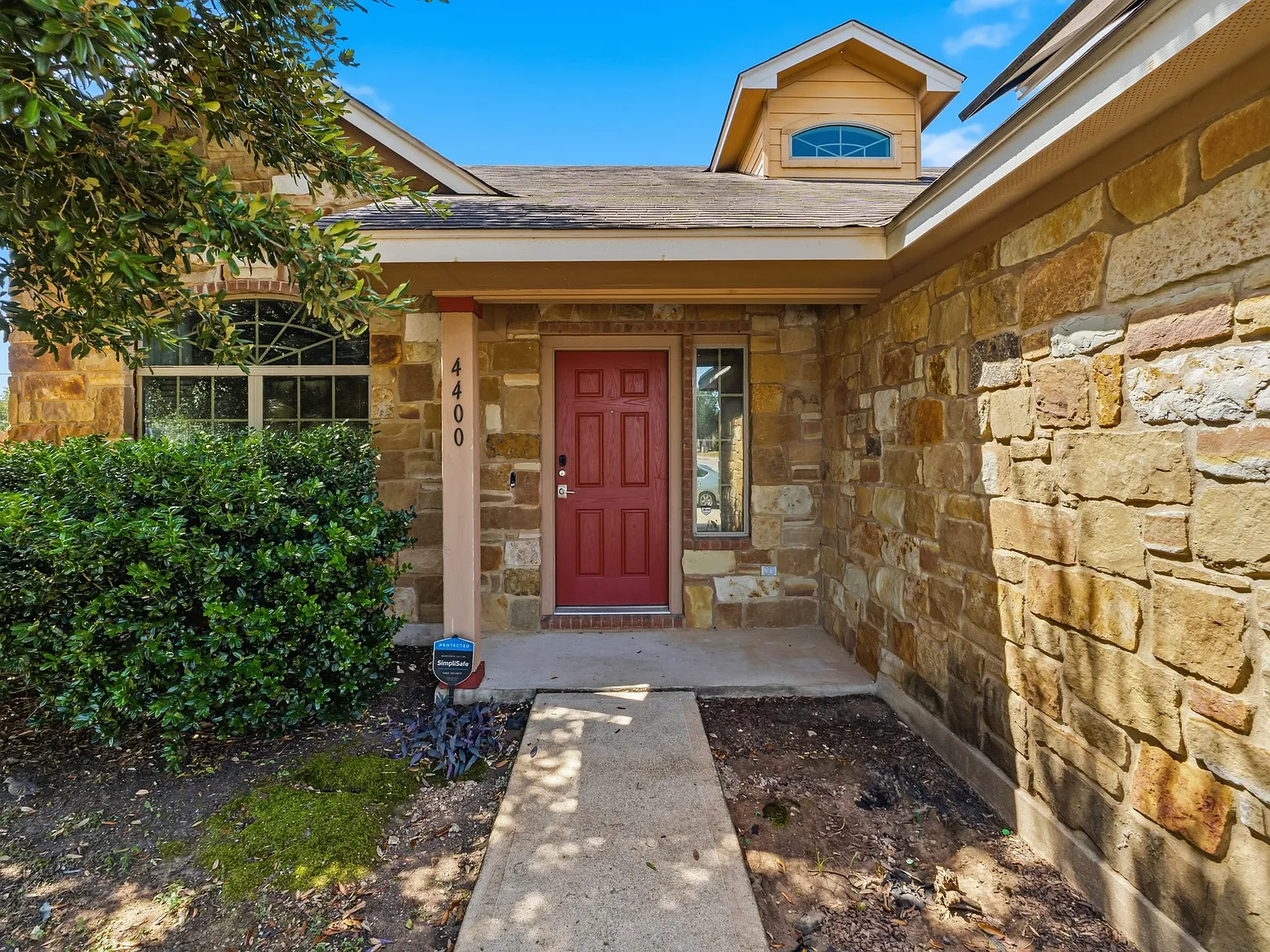 3 bed, 2.5 bath, 1650 sqft, $2,095 — Photo 3