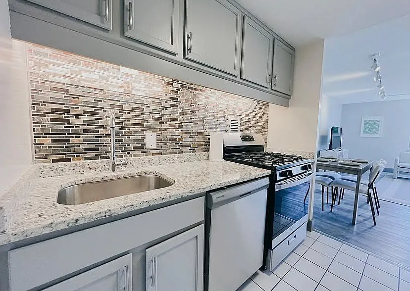 2 bed, $1,600 — Photo 2