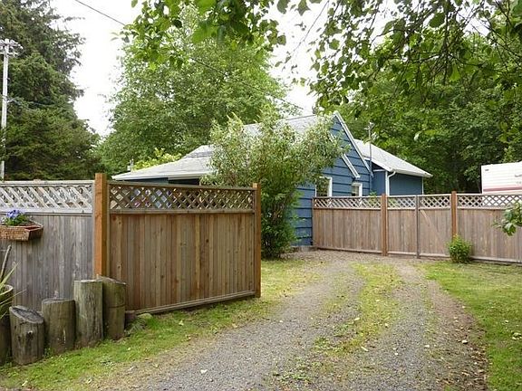 3rd image of 5210 NE Port Ln