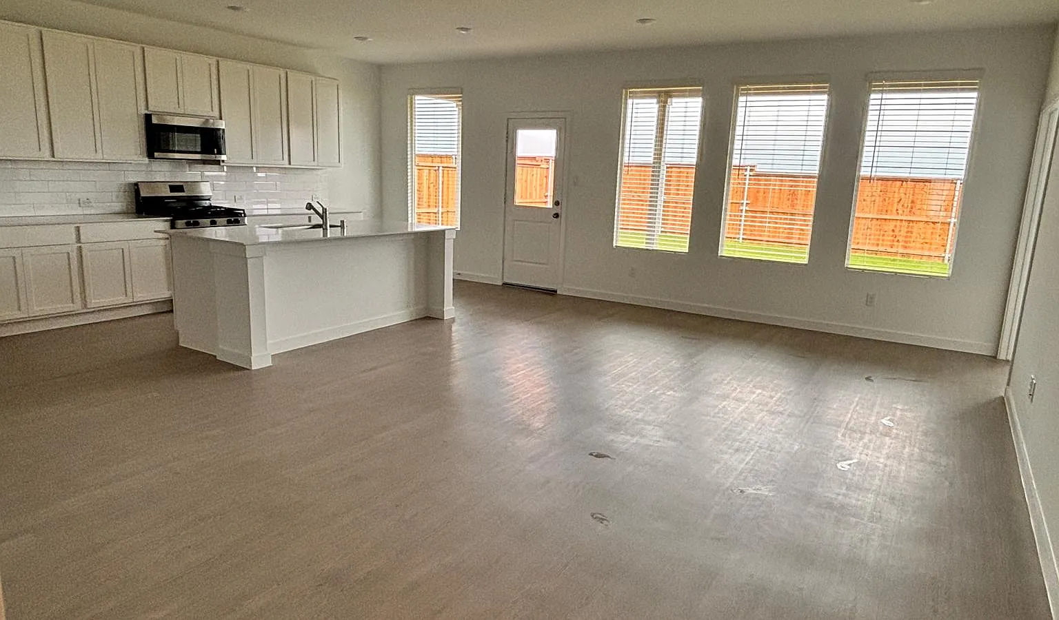 4 bed, 2062 sqft, $2,300 — Photo 3