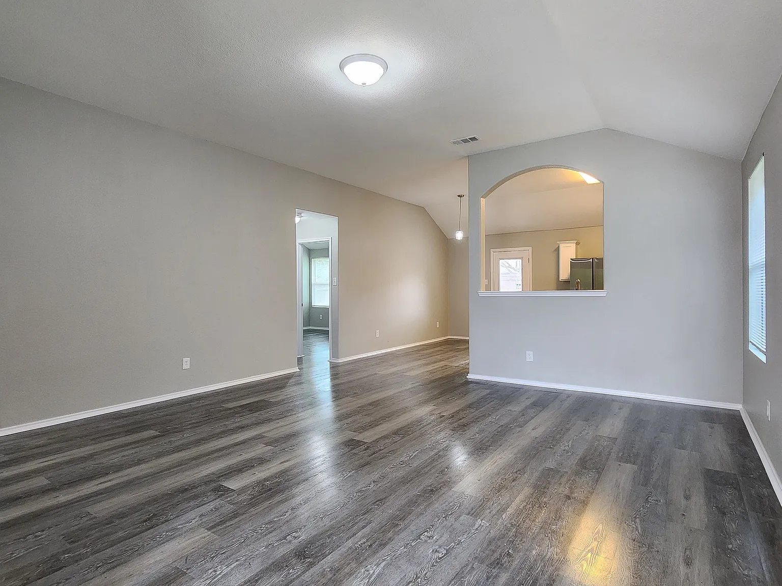 3 bed, 1554 sqft, $2,195 — Photo 4