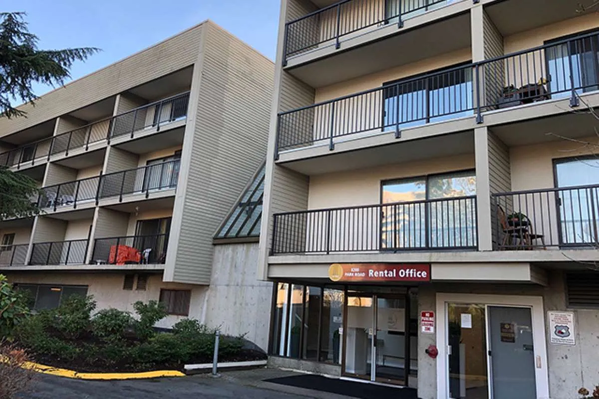 Dolphin Square Apartments — Photo 4