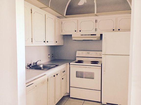 4th image of 160 Preston D #160