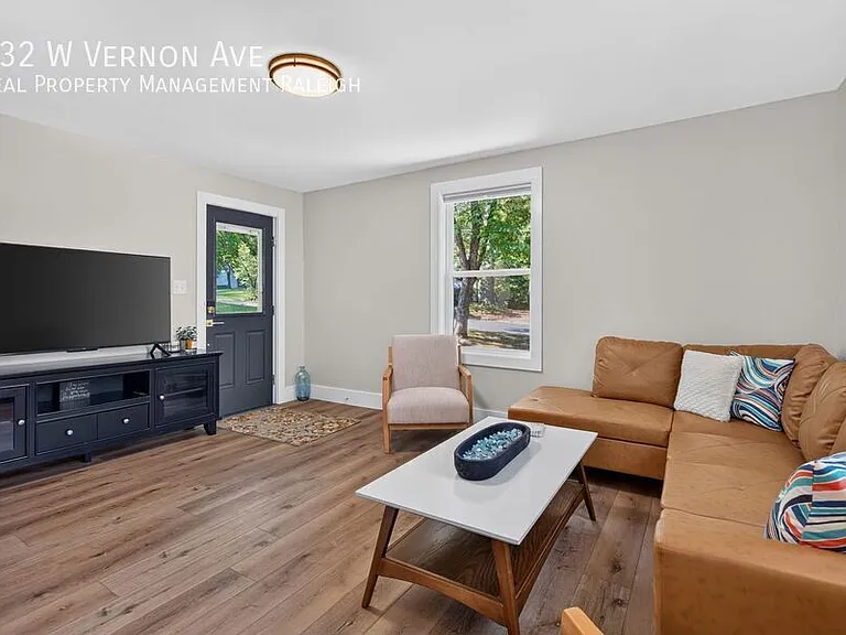 132 W Vernon Ave — Photo 6