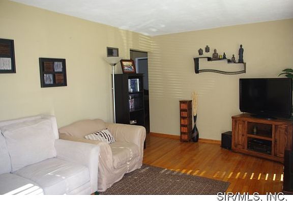 2nd image of 128 Lincoln Ave