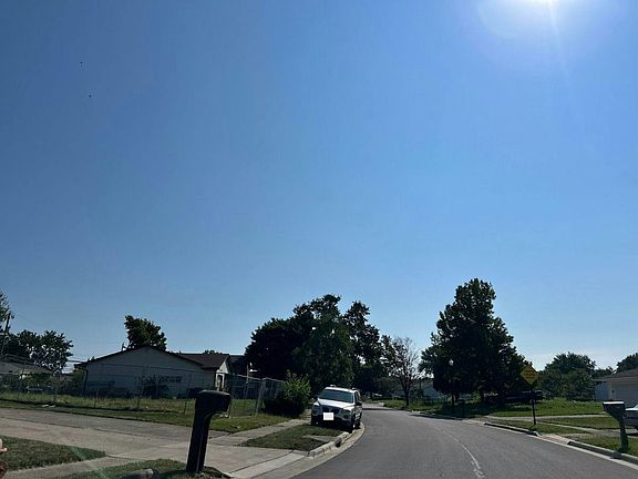 4th image of 2642 Chelford Ct