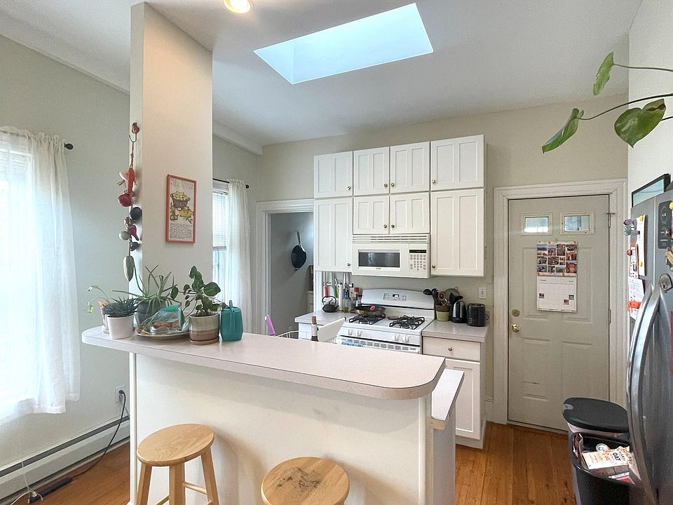 1st image of 22 Brookside Ave Floor 3