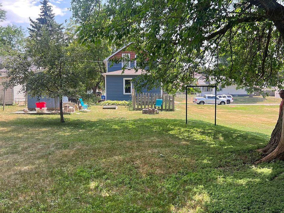 2nd image of 1000 E 1st St