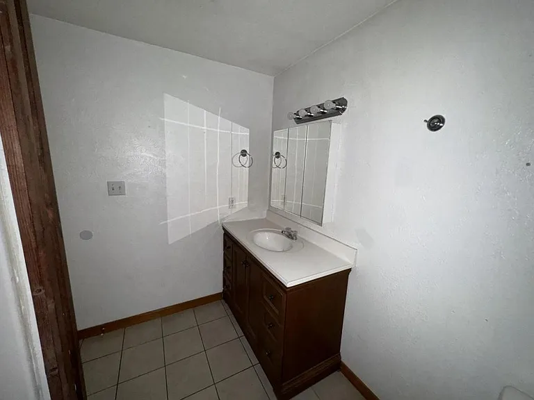 529 W 14th St #B — Photo 3