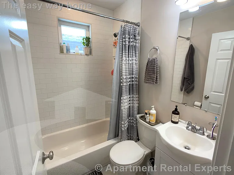 527 Main St #2 — Photo 10