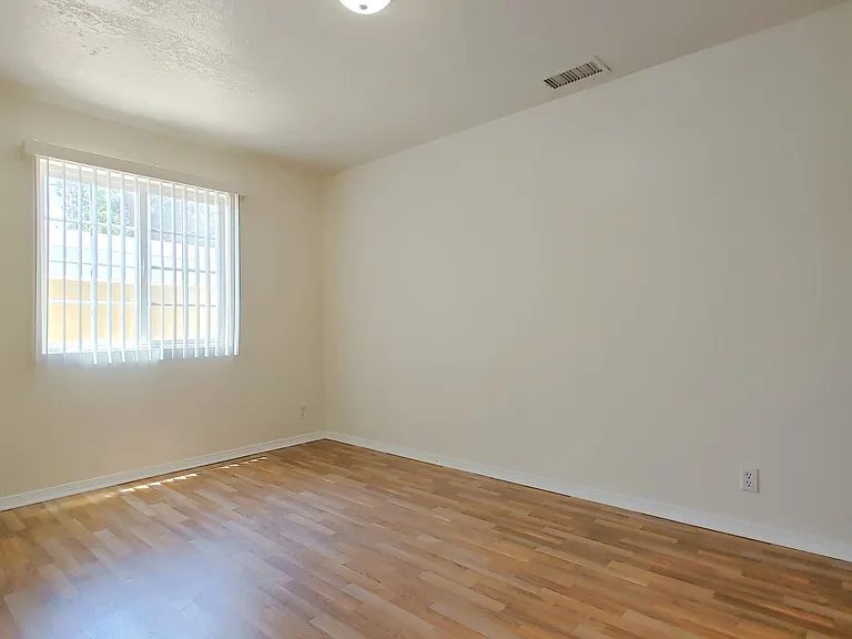 1017 Alvarado Dr SE — Photo 8