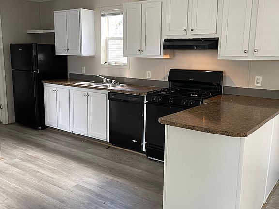 4th image of 5365 Dorchester Dr #283