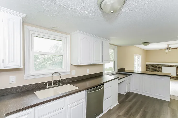 1808 Forsythia Dr — Photo 7