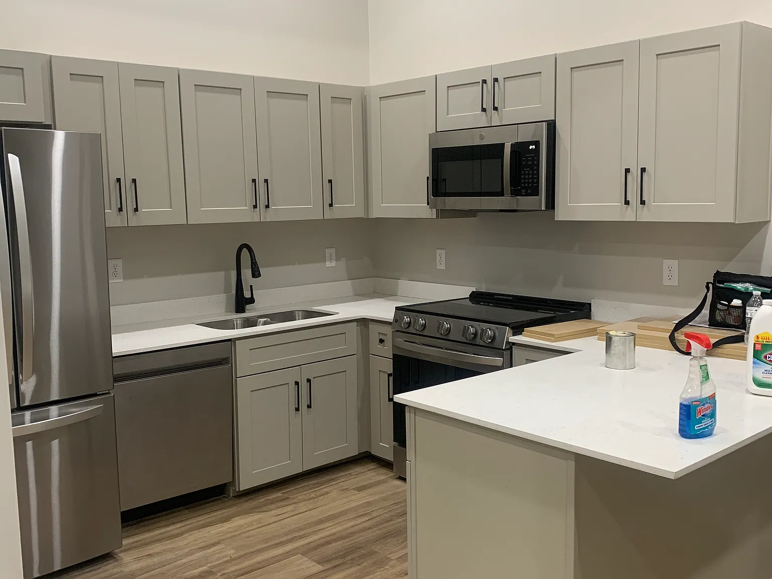 2 bed, 988 sqft, $1,600 — Photo 3