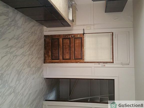 4th image of 7031 S Fairfield Ave Side 2