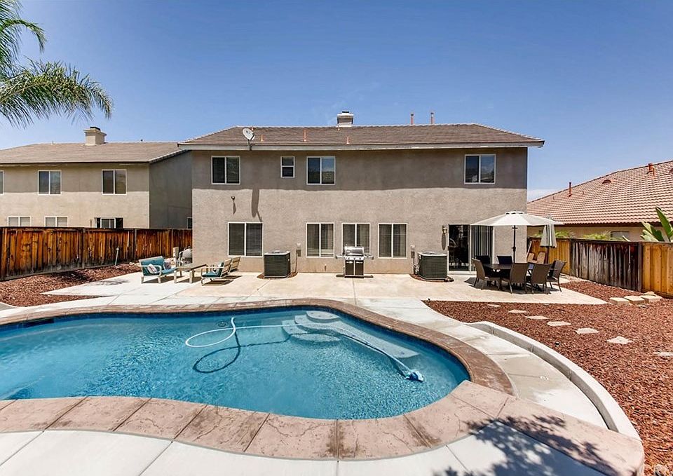 1st image of 382 Minaret Dr