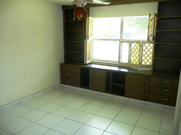 5th image of 1101 NE 191st St #H108