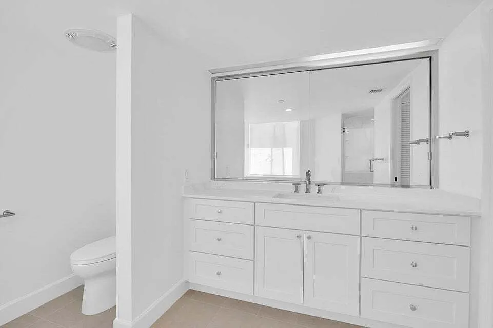 529 S Flagler Drive 14h - 1 — Photo 4