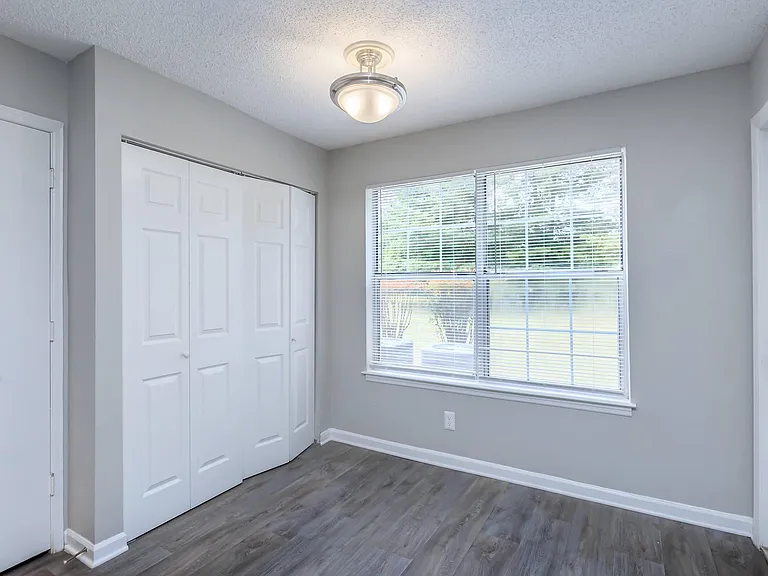 Summerlake Apartments — Photo 34