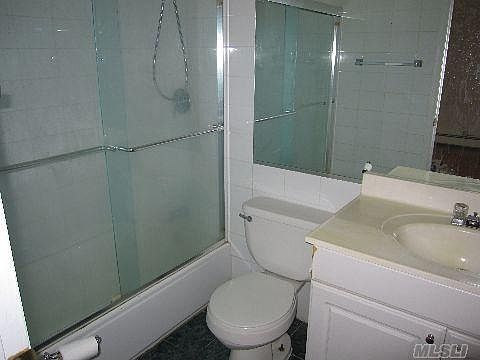 4th image of 15 Potters Ln
