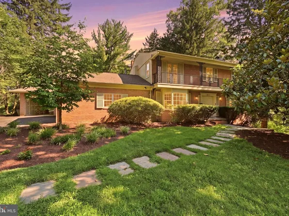 3211 Farmington Dr, Chevy Chase, MD 20815