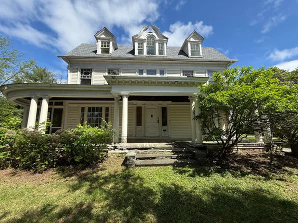 712 Thomas St, Stroudsburg, PA 18360