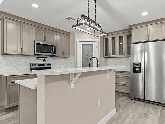 4th image of 2509 Stewart Dr