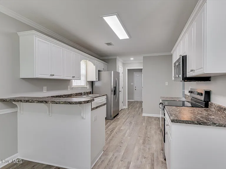 7604 Pleasantville Way — Photo 18