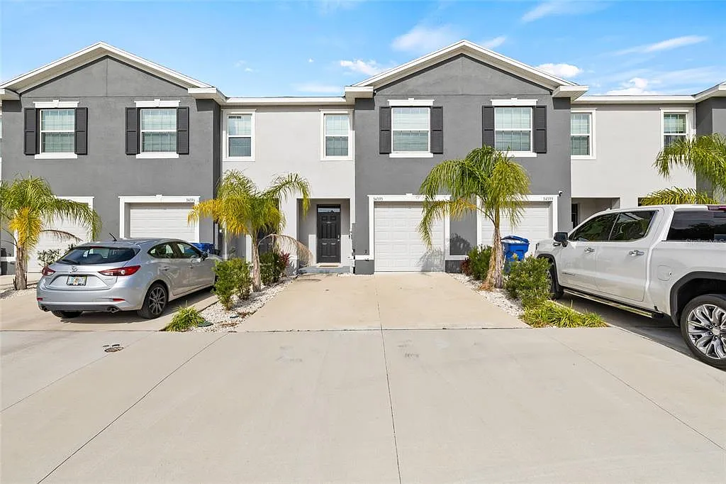 3 bed, 2.5 bath, 1673 sqft, $2,200 — Photo 3