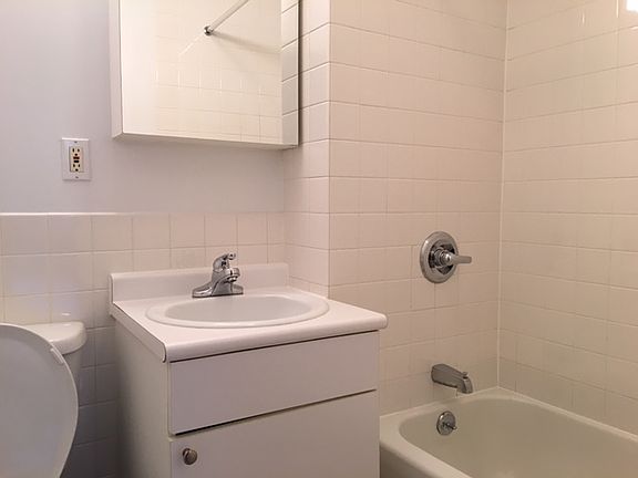 4th image of 166 Norfolk St APT 1D
